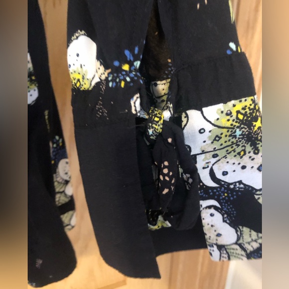 Free People Tunic size small. Floral pattern. Cinches at the waist. - Picture 3 of 5